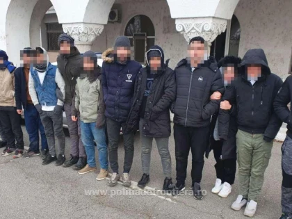 Nouăsprezece cetăţeni străini, depistaţi la Borș și Curtici când încercau să treacă ilegal frontiera în Ungaria