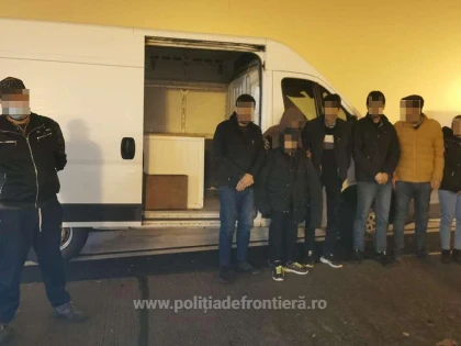 Nouăsprezece imigranți au încercat să treacă ilegal graniţa cu Ungaria