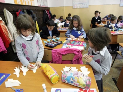 NOUL AN SCOLAR BATE LA USA: 100 DE UNITATI DE INVATAMANT NU DETIN AUTORIZATIE DE FUNCTIONARE