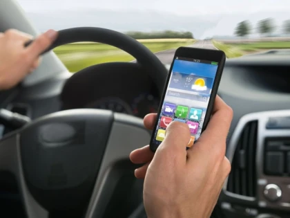 Noul cod rutier din 2019. Ce riști dacă ești prins vorbind la telefon