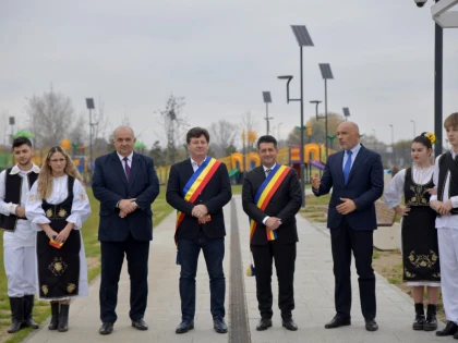 Noul parc din Pecica amenajat pe 5 hectare a fost inaugurat astăzi! (FOTO + VIDEO)