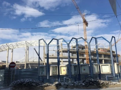 Noul stadion din Târgu Jiu, finalizat în doar doi ani. La Arad se bate pasul pe loc din 2012