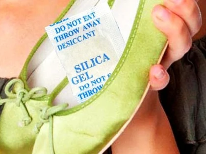 NU ARUNCATI PLICURILE CU SILICA GEL DIN CUTIILE DE PANTOFI. VEZI LA CE POTI SA LE FOLOSESTI