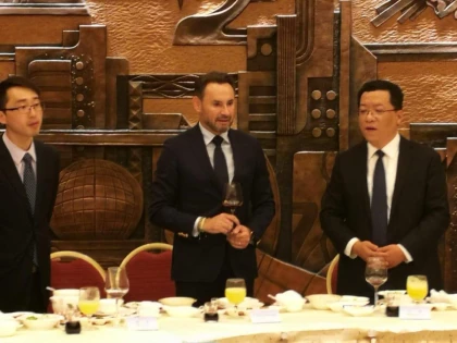 Nu vă faceți griji. Falcă o duce bine în China