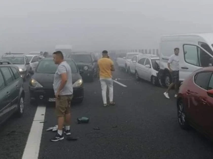 Numai puțin de 12 mașini, implicate într-un carambol pe DN15
