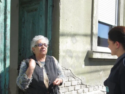 O arădeancă a găsit un portmoneu cu bani și l-a predat Poliției locale