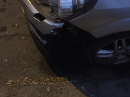 O arădeancă cere ajutor!  Şi-a găsit maşina lovită