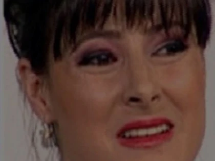 O ARTISTA DE MUZICA POPULARA, BATUTA CU SALBATICIE, MUSCATA SI TERORIZATA DE PROPRIUL SOT!
