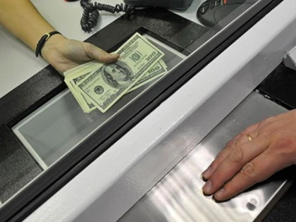 O BANCA PREZENTA IN ROMANIA VREA SA INCHIDA 200 DE SUCURSALE!