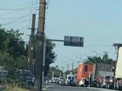 O barieră CFR defectă a blocat parţial traficul pe DN 79 timp de o oră, la Zimandu Nou