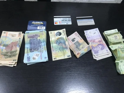 O borsetă plină cu bani a fost găsită de jandarmii din Lipova și restituită proprietarului 