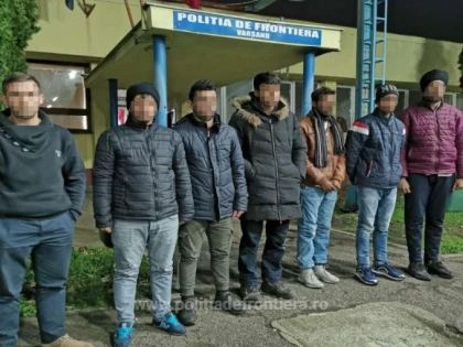 O călăuză sârbă şi şapte cetăţeni din India, Turcia şi Afganistan, opriţi la frontiera cu Ungaria   