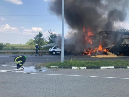 O camionetă s-a făcut scrum pe DN7, în apropiere de vama Nădlac