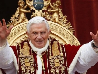 O carte postumă a lui Benedict al XVI-lea aruncă în aer catolicismul: În seminarii există cluburi gay