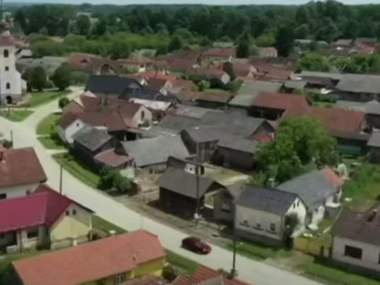 O casă din România se vinde cu 250 de euro. Unde se află și de ce este vândută la acest preț