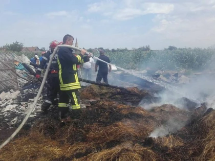 O casă şi o tarla ard la Seleuş, din pricina unui minor