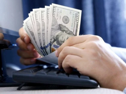 O companie fondată de 3 studenți din Noua Zeelandă le-a dat angajaților prime de 10.000 de dolari