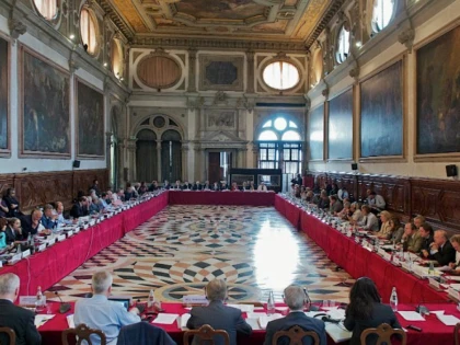 O delegație a Comisiei de la Veneția vine în România