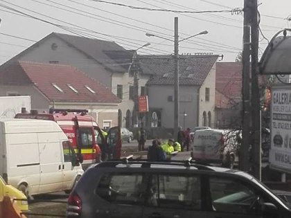 O femeie a fost târâtă de tramvai. Incidentul a avut loc în Micălaca