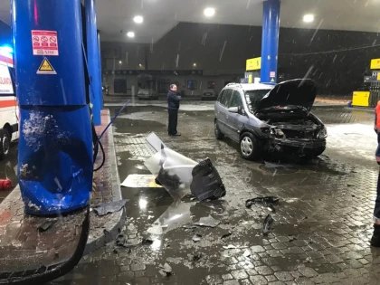 O femeie beată la volan a reuşit „performanţa" să facă accident în peco