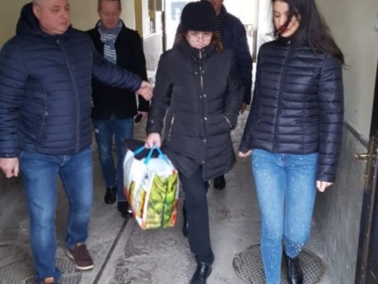 O femeie condamnată pentru înșelăciune, reținută de polițiștii arădeni