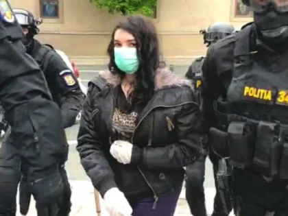 O femeie din judeţul Arad acuzată de propagandă teroristă a fost condamnată definitiv la închisoare