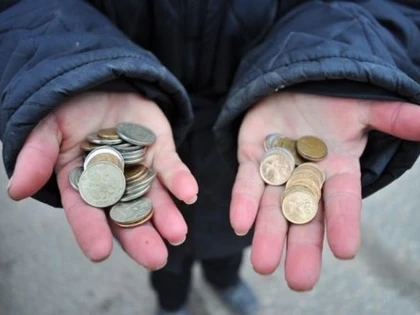 O femeie din Sântana și-a obligat cei trei copii să cerșească