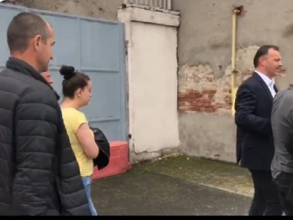 O fetiță de patru ani a fost violată de concubinul mamei sale