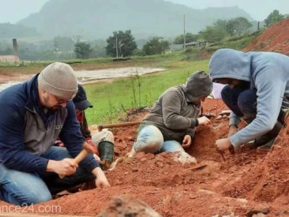 O fosilă de dinozaur, scoasă la iveală de inundaţiile masive din Brazilia