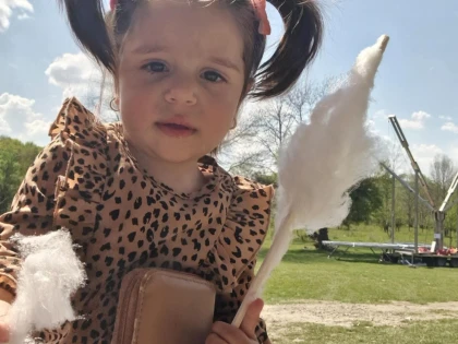O gaură în inimă, o rugăciune în suflet: Eva Ștefania are nevoie de sprijin pentru o intervenție care nu mai poate fi amânată