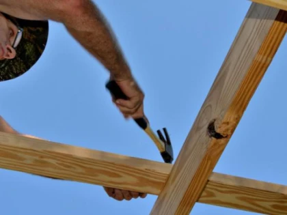 O grupare de escroci, falși constructori, face victime în toată țara