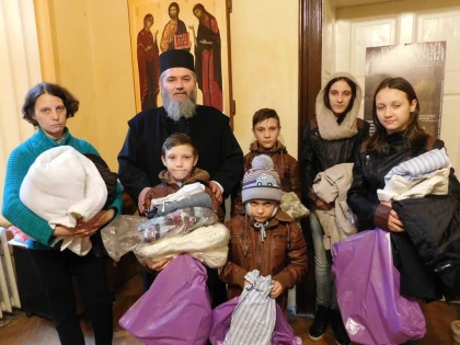 ”O INIMĂ CARE VEDE” - DARURI PENTRU COPIII DEFAVORIZAȚI DIN ARAD