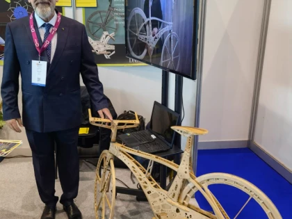 O invenție arădeană este considerată foarte atractivă la Geneva: cea mai ușoară bicicletă din lume