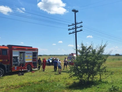 O locomotivă diesel a luat foc, în Chişineu-Criş. 120 de călători au fost evacuați