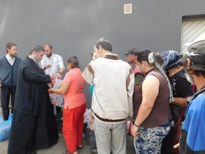 O MÂNĂ DE AJUTOR, ÎNTINSĂ FAMILIILOR NEVOIAȘE DIN ARAD