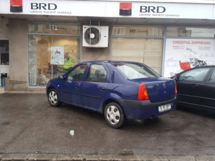 O maşină a Banc Post a intrat în sediul BRD din zona UTA