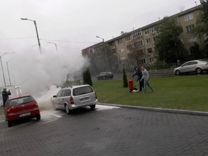 O maşină a luat foc în benzinăria Petrom din Podgoria
