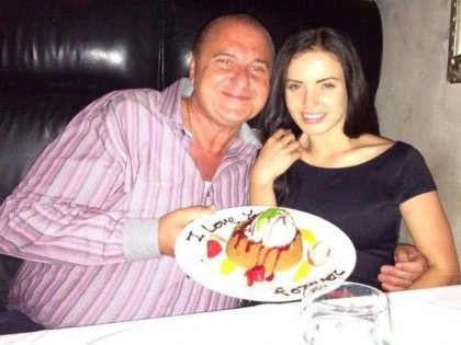 O NOUA RELATIE IN SHOWBIZ? UN MILIONAR CELEBRU S-A INTORS IN BRATELE UNEI BRUNETE APETISANTE?