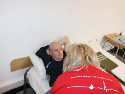 O picătură de viață oferită de jandarmii arădeni, celor care au nevoie de ajutor