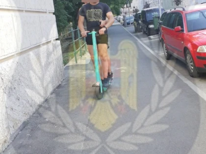O plimbare cu trotineta i-a costat pe doi teribiliști aproape 600 de lei