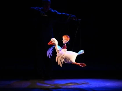 O poveste și o aventură – duminică,  pe scena Trupei Marionete