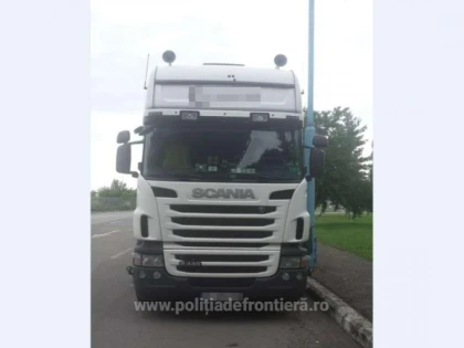 O semiremorcă marca Schwarzmuller, descoperită la Vârșand cu verificare tehnică falsă