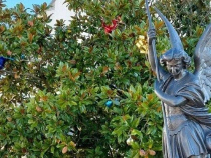 O statuie a Arhanghelului Mihail va fi înlăturată dintr-o piaţă publică din Franța pentru că încalcă o lege a laicității