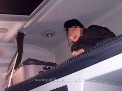 O tânără din Vietnam, descoperită ascunsă într-un automarfar la PTF Nădlac II