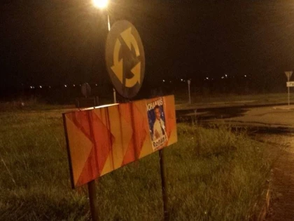 OAMENII LUI FALCA PUN AFISE ELECTORALE SI PE SEMNELE DE CIRCULATIE