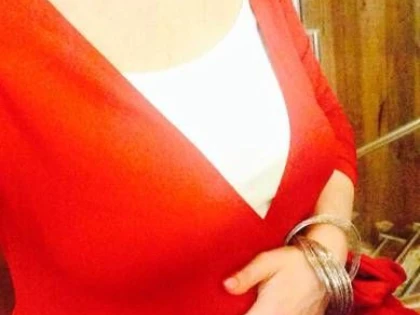 OANA LIS,POZA CU BURTICA DE GRAVIDA PE FACEBOOK