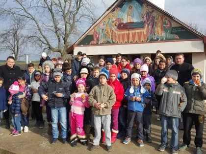 Omul care sfințește locul: Părintele Danu și cele 70 de suflete de care are grijă