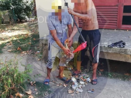 Operațiunea ”mătura și fărașul”, la Boul Roșu. Doi tineri, sancționați după ce au aruncat gunoaie de jos