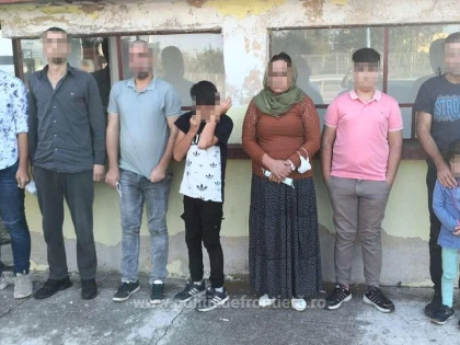Opt cetăţeni din Turcia, depistaţi în apropierea frontierei cu Ungaria