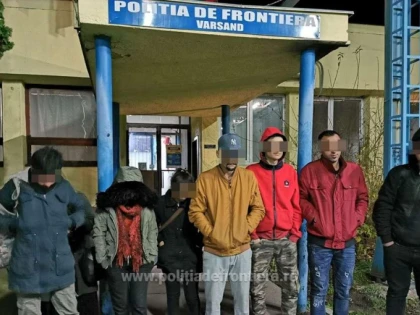 Opt cetăţeni irakieni, depistaţi în apropierea frontierei cu Ungaria